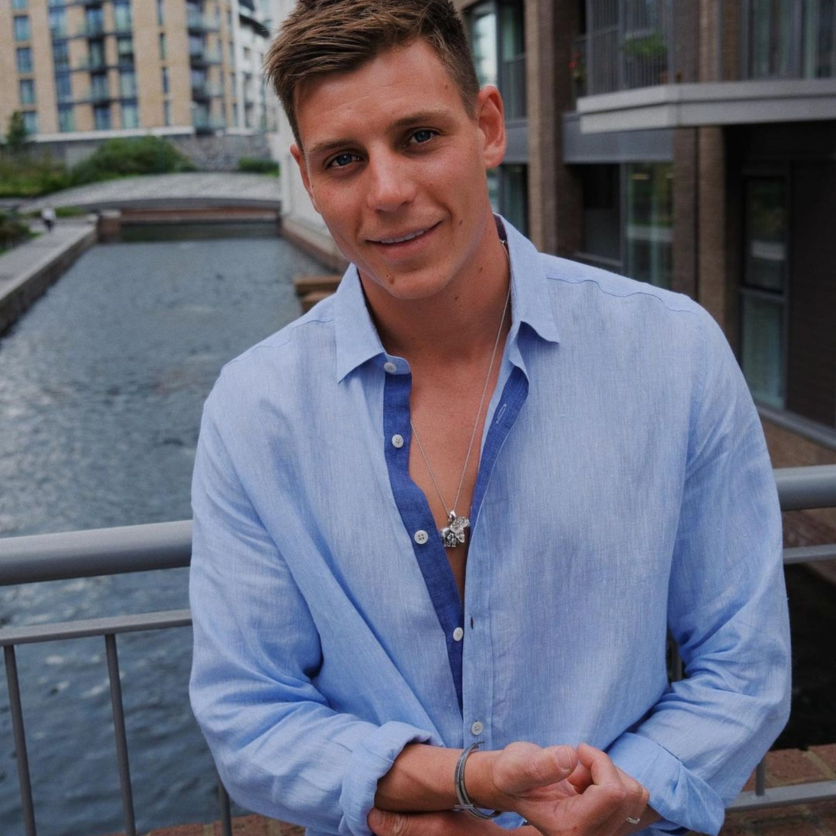 Whale Of A Time Clothing - Men's Oxford Linen Shirt blue